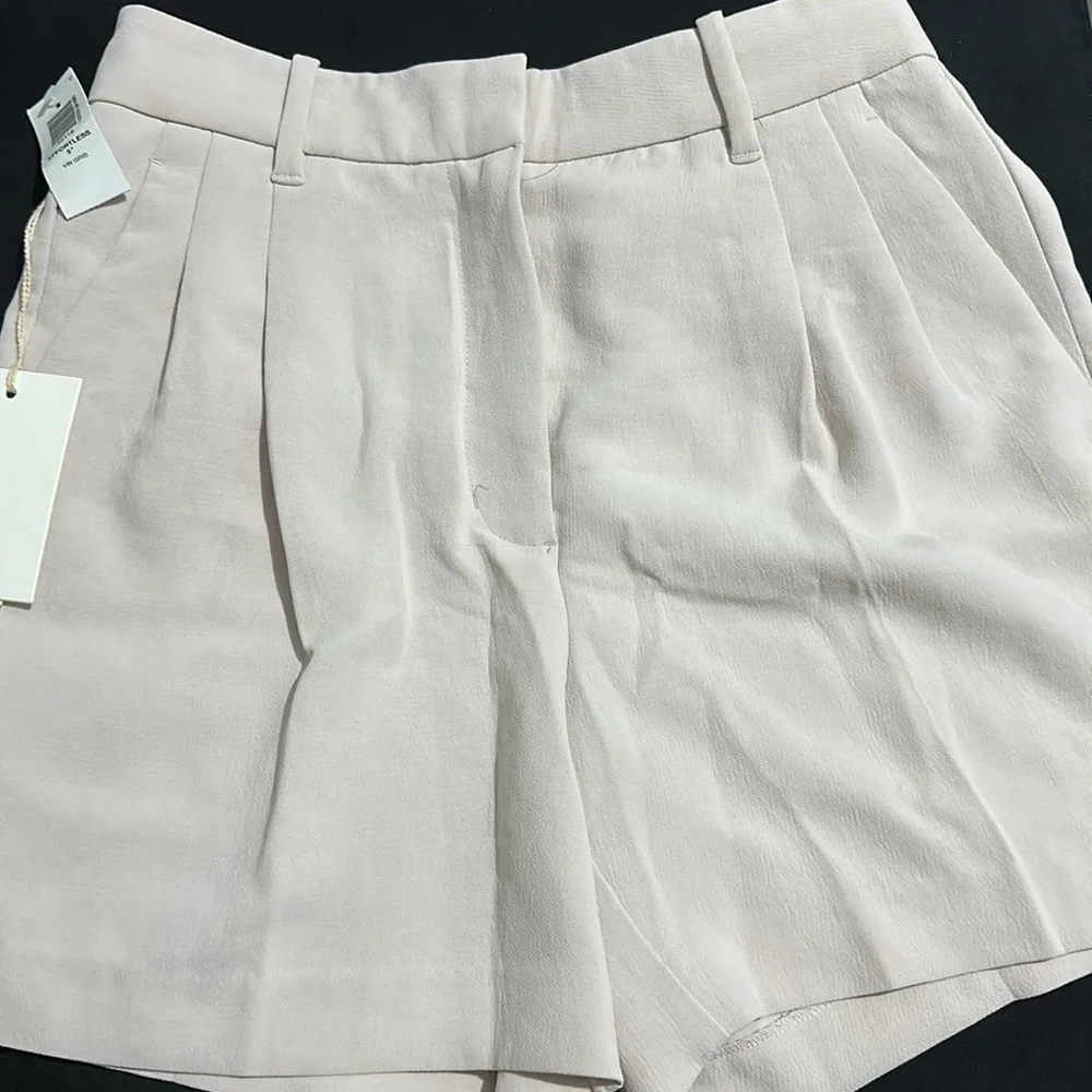 Aritzia mid thigh 5” short - Picture 6 of 9